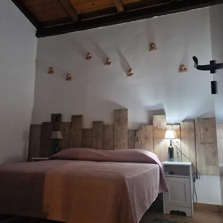 בית חווה La Mandragola Relais קרוטונה