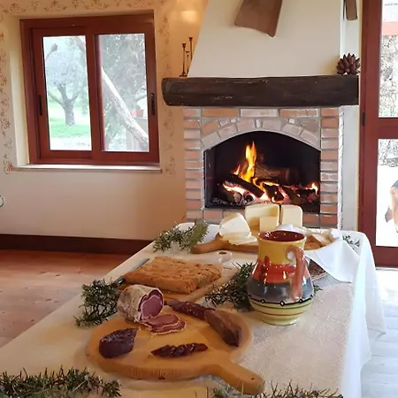 בית חווה La Mandragola Relais קרוטונה