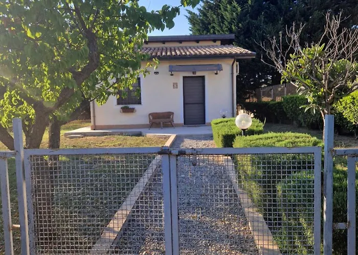 La Mandragola Relais בית חווה קרוטונה