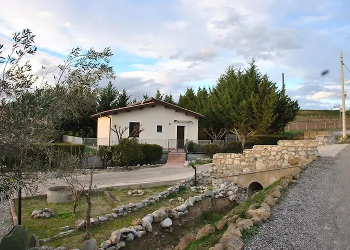 La Mandragola Relais בית חווה *